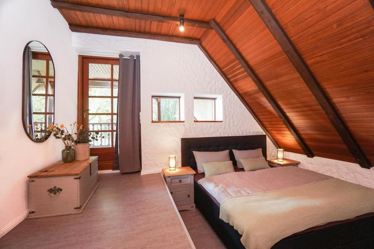 Ruhe Unter Reet-Haus Mit Sauna, Whirlpool Und Kamin Gnarrenburg Eksteriør bilde