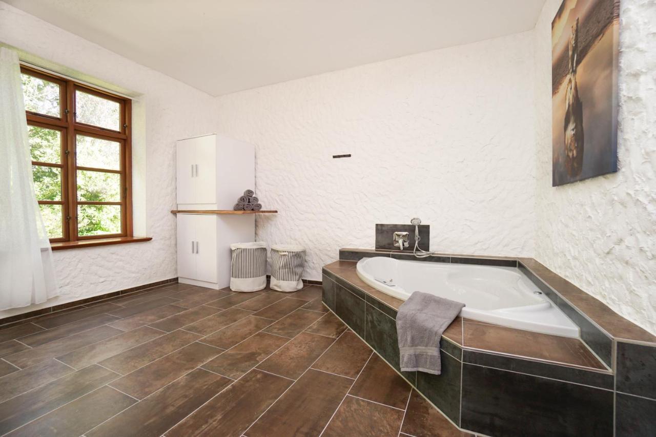 Ruhe Unter Reet-Haus Mit Sauna, Whirlpool Und Kamin Gnarrenburg Eksteriør bilde