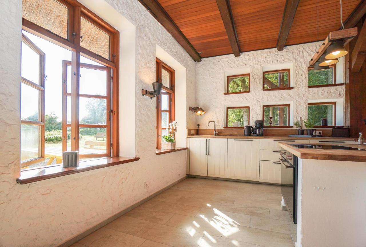 Ruhe Unter Reet-Haus Mit Sauna, Whirlpool Und Kamin Gnarrenburg Eksteriør bilde